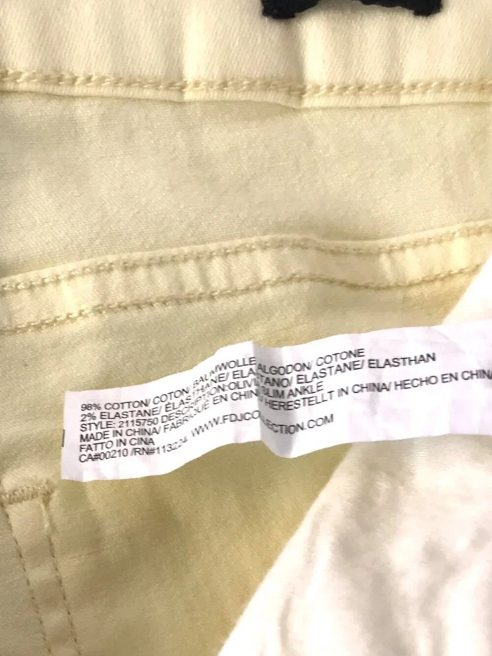 Soft Yellow Stretch Mid Rise Straight Leg Jeans - Size 6 - FDJ - NWT - Picture 10 of 12